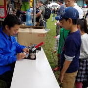 小金井なかよし市民まつりで缶バッチ作り